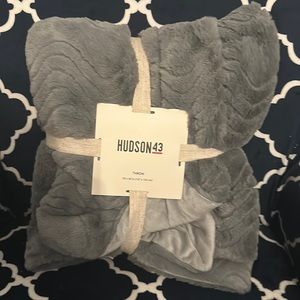 Hudson 43 Grey Throw